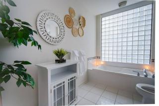 Heart of Downtown King Suite/Parkng/Pool/Gym/Sauna - 5