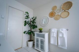 Heart of Downtown King Suite/Parkng/Pool/Gym/Sauna - 2
