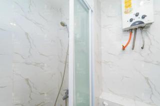 RedLiving Apartemen Grand Kamala Lagoon - Icha Rooms Tower Barclay South with Netflix - Bekasi - 5