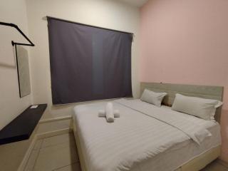 reSTARY - Black Pink, Loft E - Imago Shopping Mall - KK City- 3BR,8Pax 来沙旅 黑粉主题公寓 - Loft E - Imago商场 - 泳池 - KK市中心 - 3房8人 - Kota Kinabalu - 4