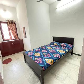 WHITE HOUSE - 3BHK Elegant Apartment - 4