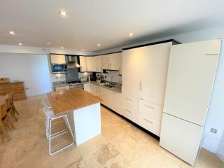 Luxurious 4 Bedroom New England Style Villa - Trewhiddle Villa 30 - St Austell - 3