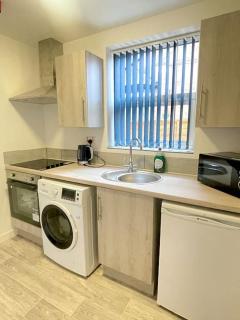 2.Superb Serviced Apartment - free on road parking - 4