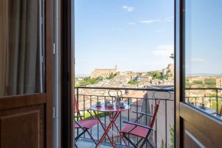 Siena Historic Center Stylish Flat with Balcony! - Siena - 9