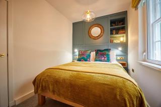 The Jungle Nook Romantic Hideaway with Log Burner - 9