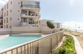 Lagoon Beach 227A by CTHA - Cape Town - 9