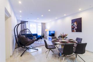 Lit Living: Luxury - Box Spring - Zwischen MA und HD - Netflix - 8 Personen - 9