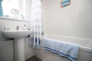 3 Bedroom family home Newport, Located next to M4 - 5