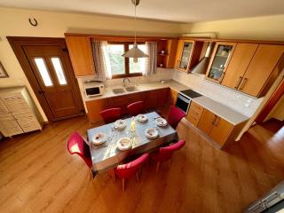 Serenity Sea-View Home - 8