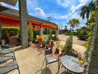 Peak Boutique City Hotel Krabi - 1