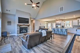 Lake Keowee Getaway Boat Dock, Deck, Grill! - Salem - 6
