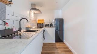 Brand New Central Balcony Flat - Hastings Holidays - Newport Beach - 9