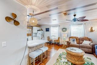 Panama City Cottage Comfort - 2