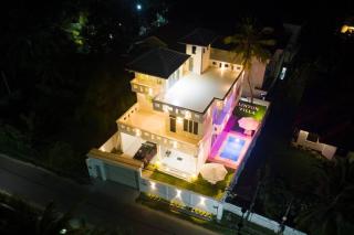 Clintonvilla 4-bedroom with pool near to Airport - Negombo - 3