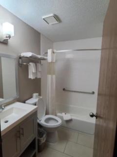 Super 8 by Wyndham Bedford - Bedford - 1