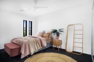Executive, modern waterfront house - Maroochydore - 3