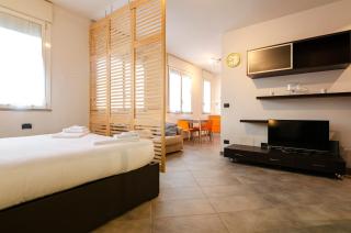 Large studio flat with private car park - 5