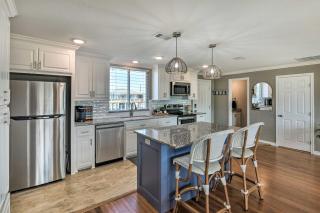 Surfside Beach Vacation Rental with Ocean Views - Freeport - 1