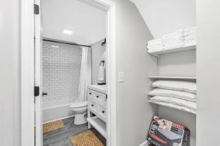 Pets, Big Groups Welcome: HotTub, Firepit, Grill - 2