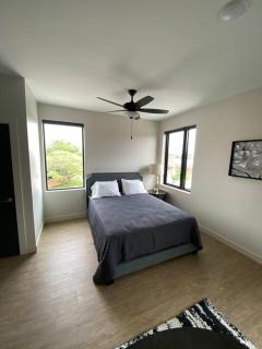 River Front Luxury Furnished Studio Downtown QC - Davenport - 8