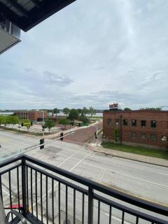 River Front Luxury Furnished Studio Downtown QC - Davenport - 5