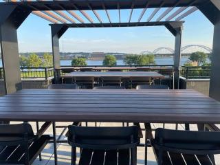 River Front Luxury Furnished Studio Downtown QC - Davenport - 1
