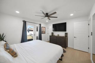 Modern Home with Pool Near ASU & Scottsdale - Tempe - 3