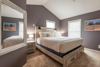 Hoosier Happiness Townhouse - 2 King Size Bedroom Suites - Bloomington - 4