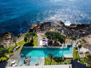 Oceanfront 5BR Luxury Villa, 22m Pool, Best Sunset in Lembongan - 0