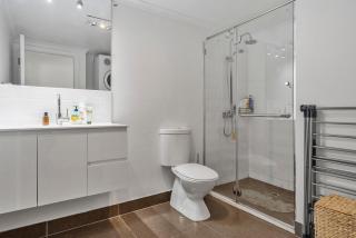 Modern, Central Apartment Footsteps to Salamanca - 2