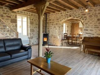 Maison de ferme rénovée 18ème avec jardin, cheminée, Wi-Fi et parking - FR-1-489-433 - Ygrande - 2