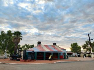 Nullagine Hotel - - 8