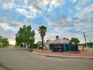 Nullagine Hotel - - 7
