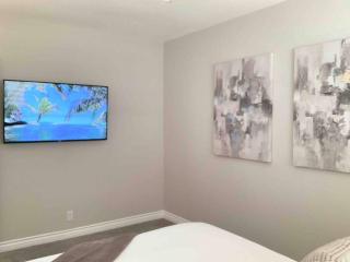 Steps To The BEST Beach . Surf . Spa . Main Street - Encinitas - 2
