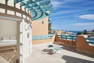 Captain's Inn Hotel - 8