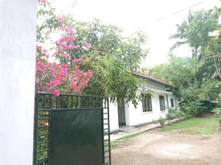 More Attractive wonderful 1950 mid-century home with another newly built house - Unawatuna - 2