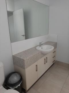 Room in Guest room - Cozy Room with Separate Entrance and Ensuit Bathroom - Atherton - 5