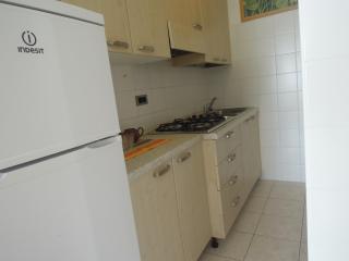 Homely 1 bedroom flat with side sea view - 6
