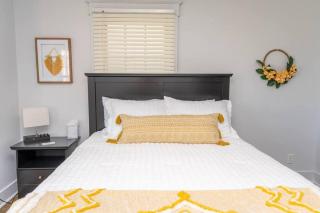 Downtown Retreat, Hot Tub, Firepit, Grill - Michigan City - 9