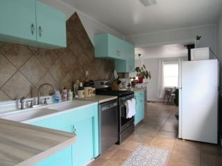 Comfy log cabin in walking distance of downtown - 9