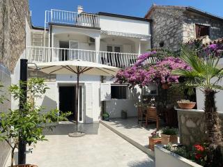A Cozy Home In the Heart of Old Murter, Croatia - Murter - 0