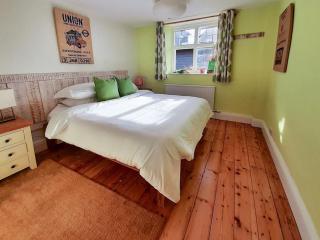 The Beach House-Devon- On the beach- sleeps 20 - 6