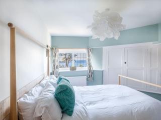 The Beach House-Devon- On the beach- sleeps 20 - 3