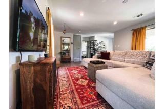 KING Bed / 10min to Dwntwn / Pets / Backyard Deck - Dallas - 3