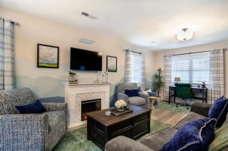 Blue Valley Inn - Hot Tub & Spacious Play Area! - 9