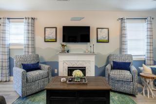 Blue Valley Inn - Hot Tub & Spacious Play Area! - 2