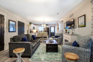 Blue Valley Inn - Hot Tub & Spacious Play Area! - Knoxville - 2