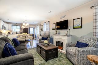 Blue Valley Inn - Hot Tub & Spacious Play Area! - Knoxville - 1