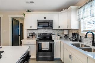 Blue Valley Inn - Hot Tub & Spacious Play Area! - 7