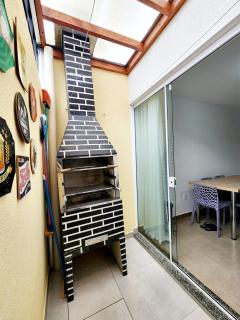 Completa casa apenas 700m da praia - 2